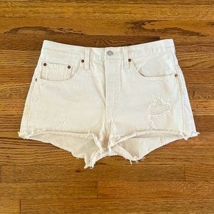 Free People Levi’s Size 30 Ivory Cut Off Jean Shorts with Butterfly Buttons